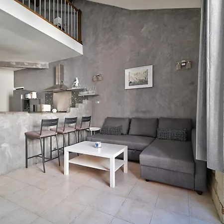 Apartmán In The Heart Of Nimes' Historic Center