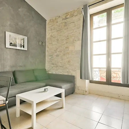 Apartment In The Heart Of Nimes' Historic Center *