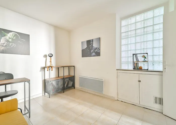 In The Heart Of Nimes' Historic Center شقة