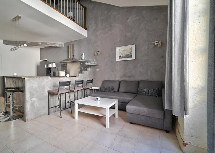شقة In The Heart Of Nimes' Historic Center