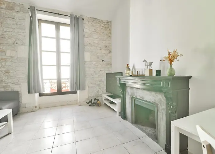 In The Heart Of Nimes' Historic Center شقة